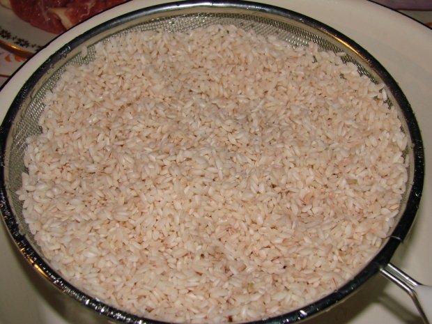 промытый красный рис